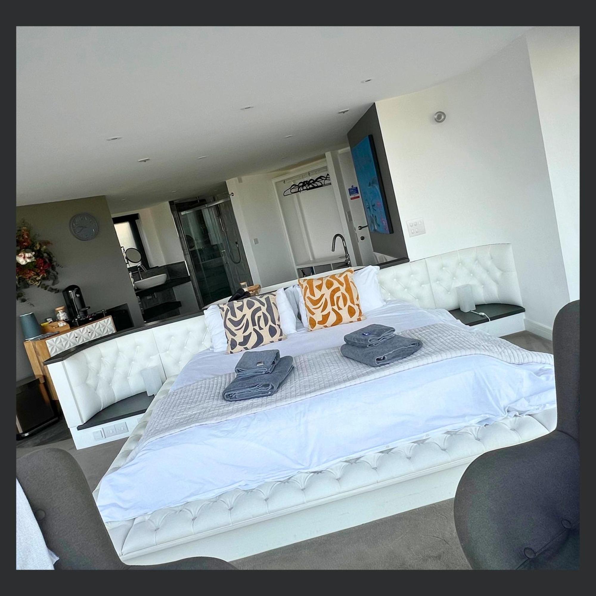 Uno St Ives - Luxury Serviced Accommodation ภายนอก รูปภาพ